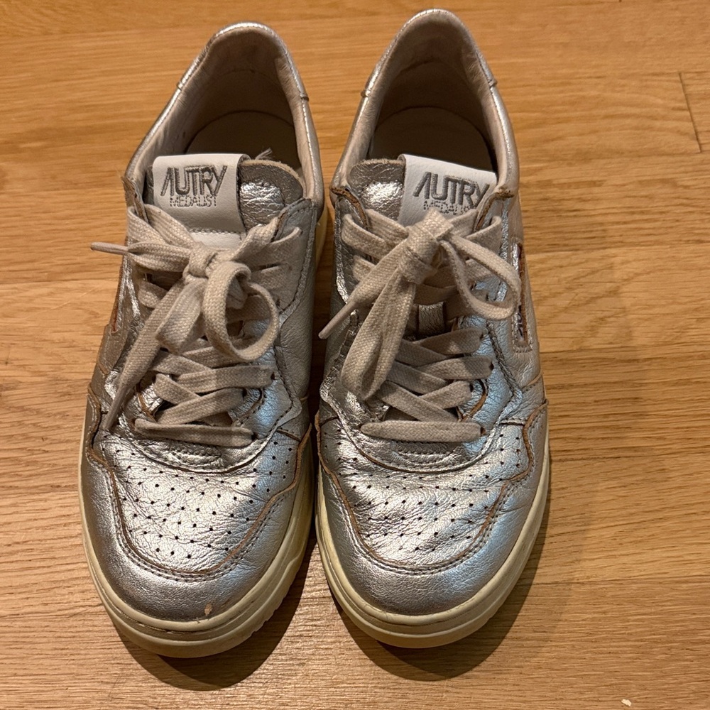 Autry Women's Silver Sneakers